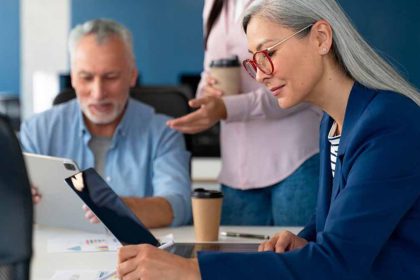 Pourquoi les seniors ont-ils du mal à trouver ou à conserver du travail ?