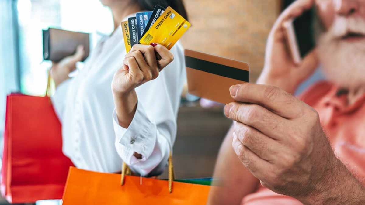 Ce pays envisage des restrictions sur les cartes bancaires des seniors ! Découvrez pourquoi