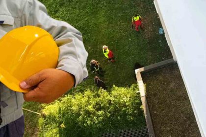 Un mystérieux trou de 8 m dans leur jardin : les résidents sommés dévacuer les lieux avant 20 heures