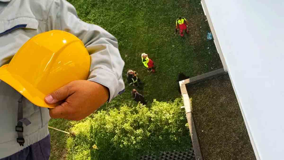 Un mystérieux trou de 8 m dans leur jardin : les résidents sommés dévacuer les lieux avant 20 heures