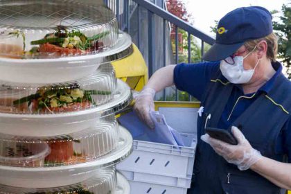 La Poste à la peine : votre facteur devient livreur de repas ! Révolution dans la distribution postale