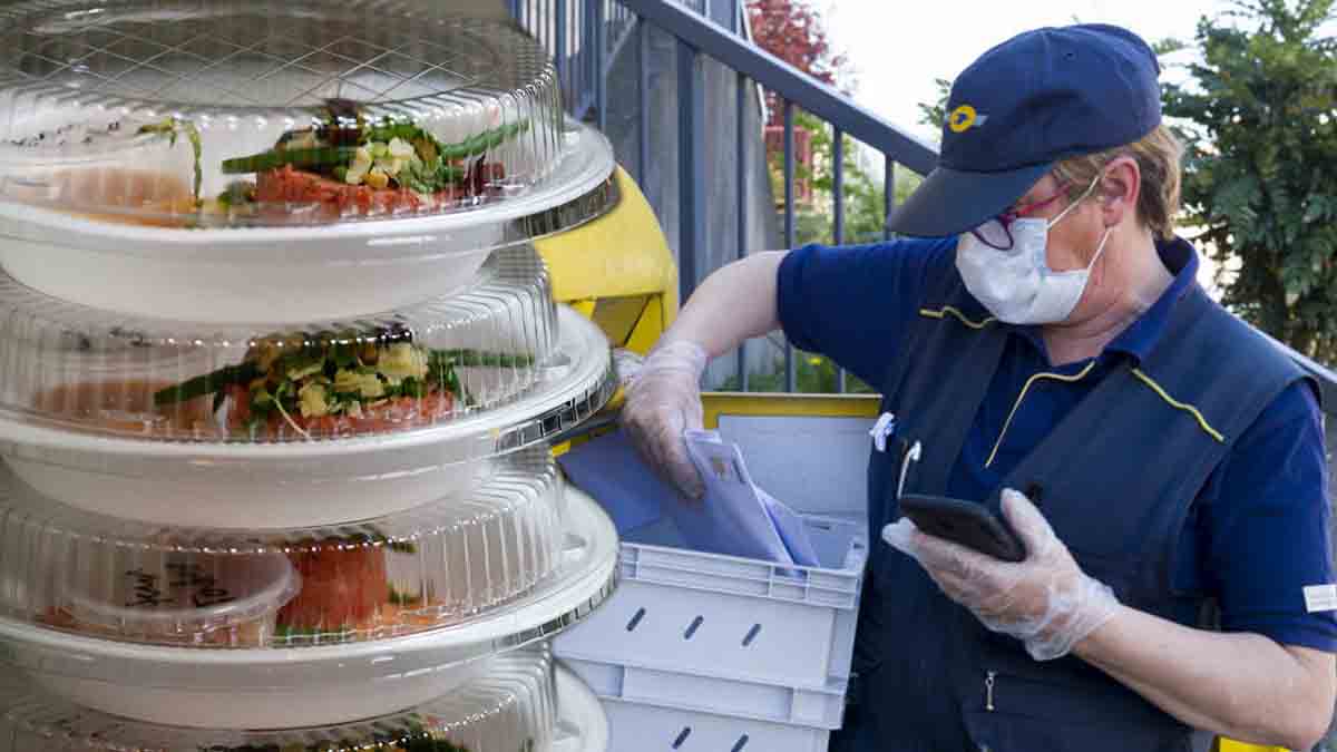 La Poste à la peine : votre facteur devient livreur de repas ! Révolution dans la distribution postale