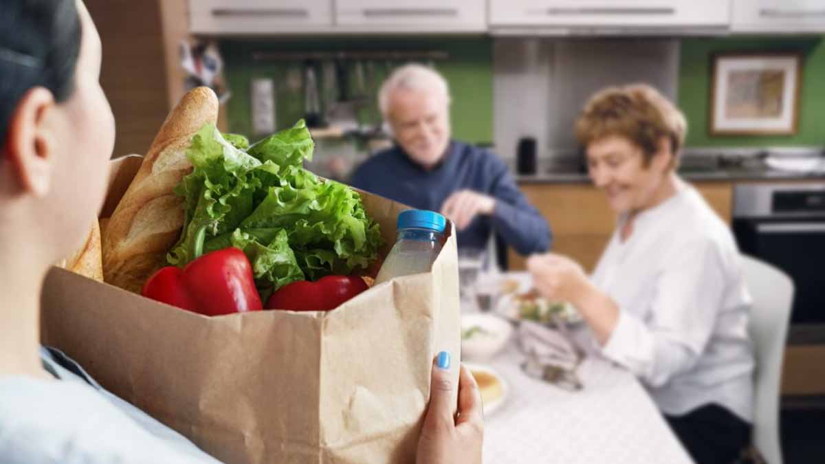 La livraison de repas à domicile pour personnes âgées : ce que vous et vos proches devriez savoir