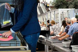 Que deviennent les quelques tonnes d’objets confisqués chaque année dans les aéroports ?