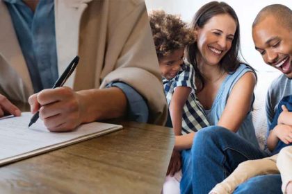 « C’est l’âge idéal » : un expert en patrimoine révèle quand donner un bien à ses enfants pour échapper aux frais de succession